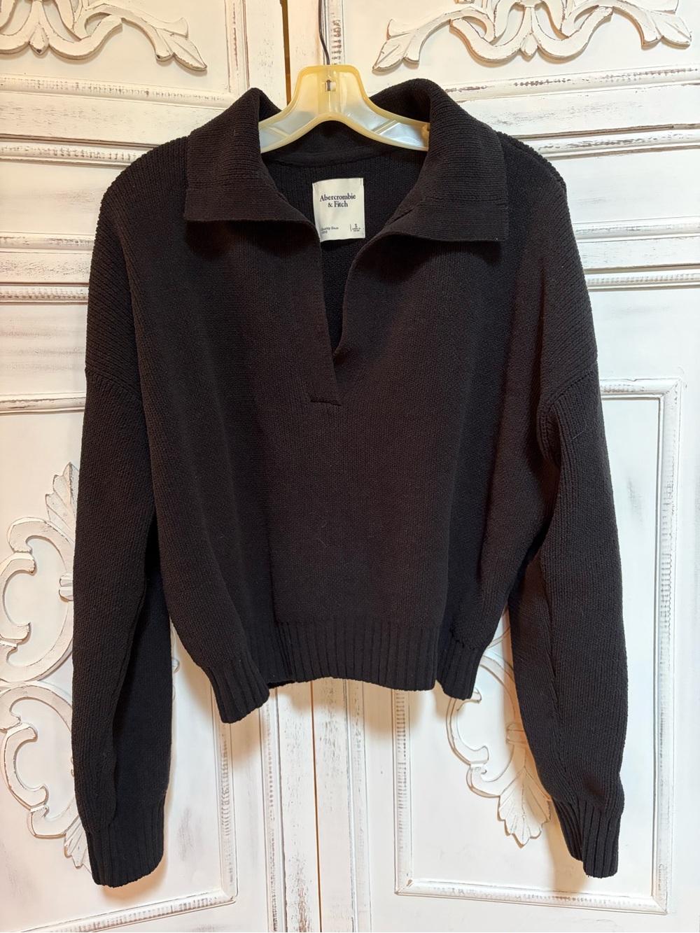 Abercrombie & Fitch Women's Black Collared Pullover Sweater